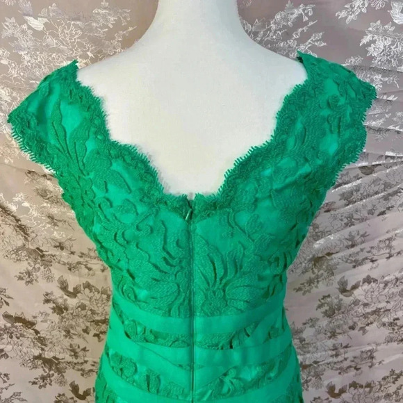 Tadashi Shoji Embroidered Lace V Neck Dress Cocktail Dress Size 8 - Picture 5 of 9